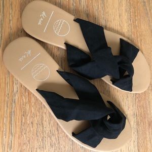 Black / Tan Sandals